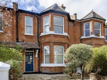4 bedroom detached house to rent