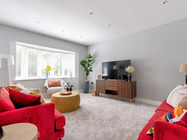4 bedroom detached house to rent