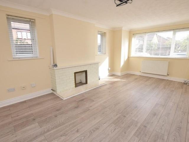 4 bedroom detached house to rent