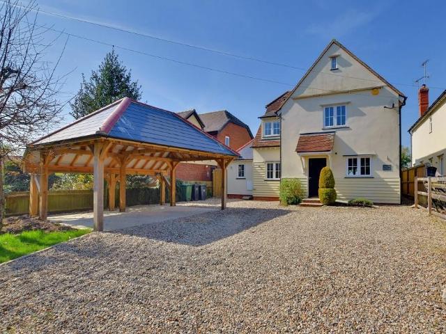 4 bedroom detached house to rent