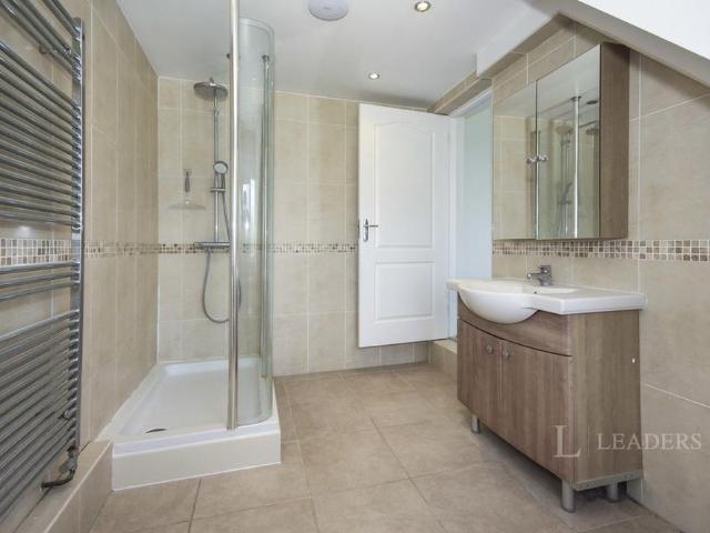 4 bedroom detached house to rent