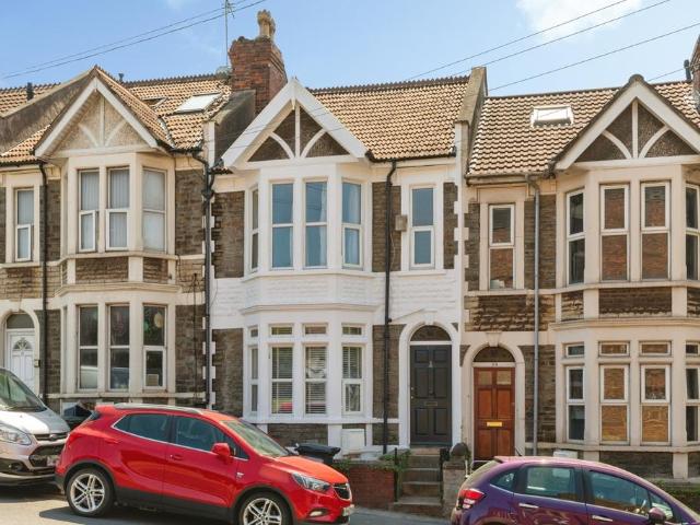 4 bedroom detached house to rent
