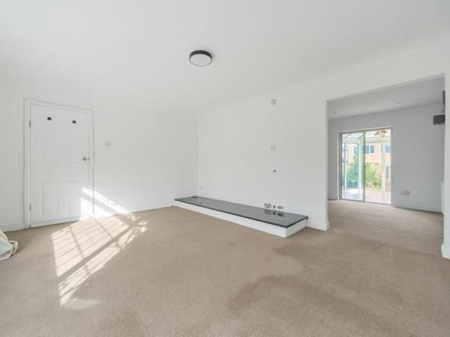 4 bedroom detached house to rent