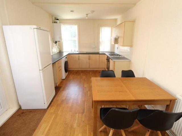 4 bedroom detached house to rent