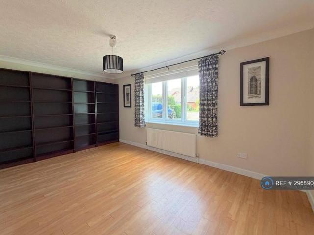 4 bedroom detached house to rent