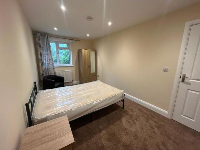4 bedroom detached house to rent