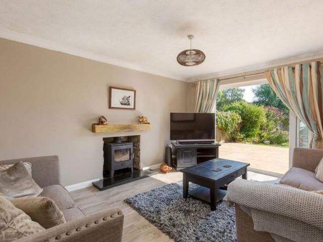 4 bedroom detached house to rent