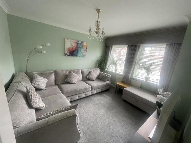 4 bedroom detached house to rent