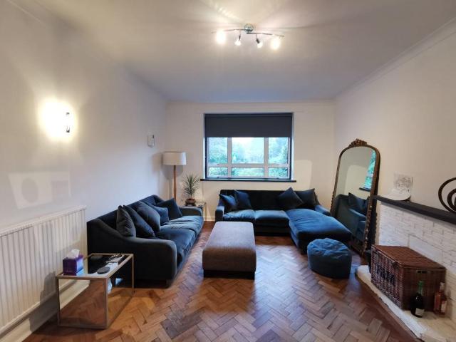 4 bedroom detached house to rent