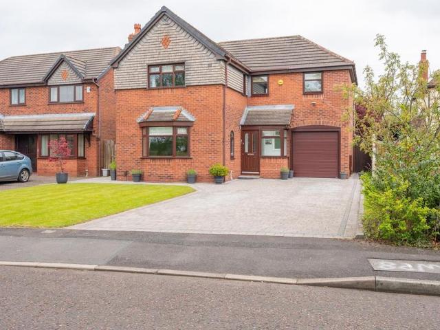 4 bedroom detached house to rent