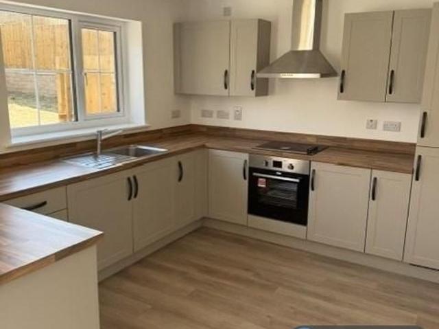 4 bedroom detached house to rent