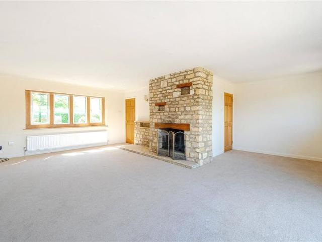 4 bedroom detached house to rent