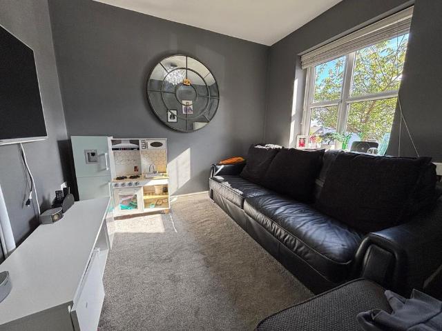 4 bedroom detached house to rent