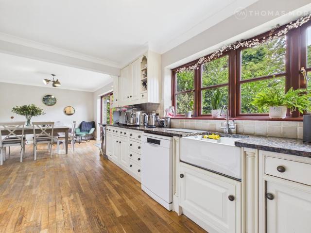 4 bedroom detached house to rent