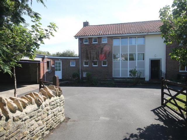 4 bedroom detached house to rent
