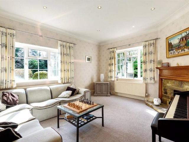 4 bedroom detached house to rent