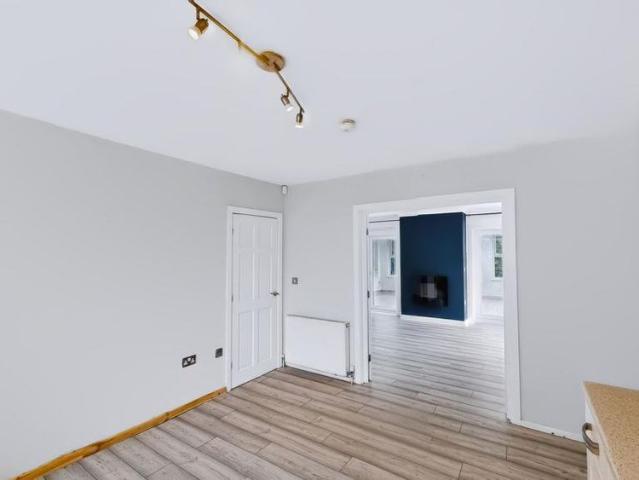 4 bedroom detached house to rent