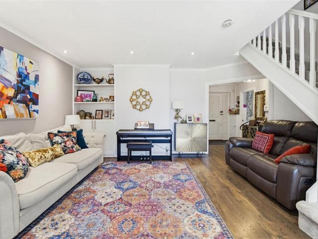 4 bedroom detached house to rent