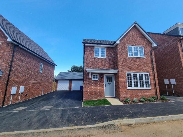 4 bedroom detached house to rent