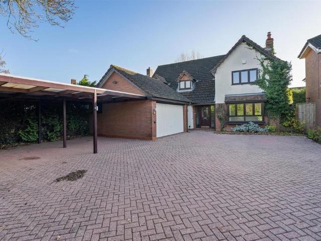 4 bedroom detached house to rent