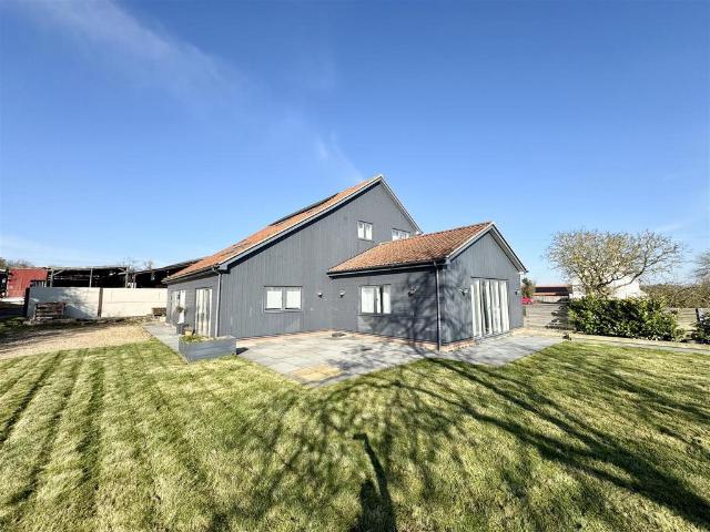 4 bedroom detached house to rent