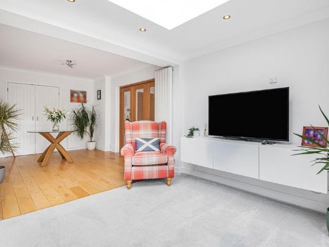 4 bedroom detached house to rent
