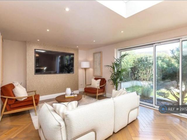 4 bedroom detached house to rent