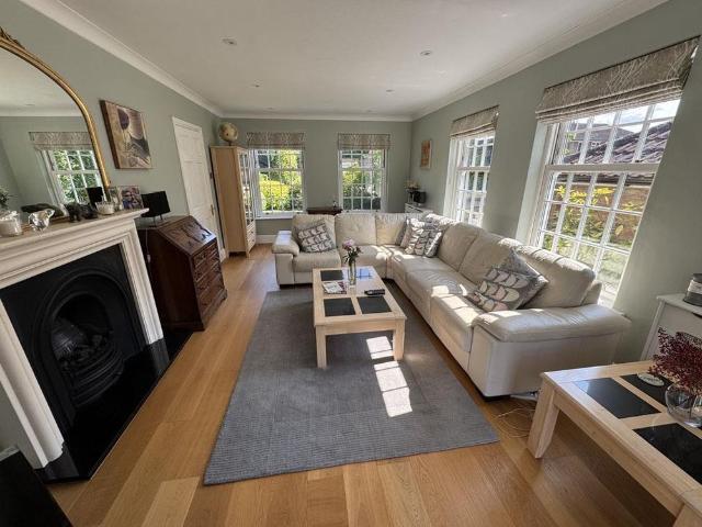 4 bedroom detached house to rent