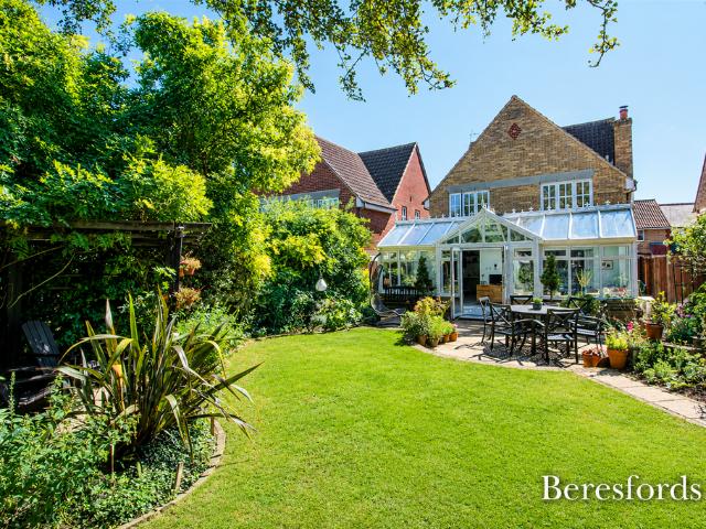 4 bedroom detached house to rent