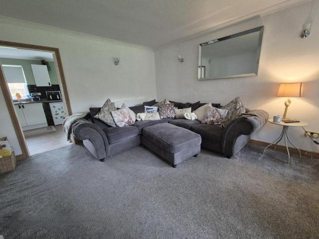 4 bedroom detached house to rent
