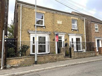 4 bedroom detached house to rent