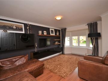 4 bedroom detached house to rent