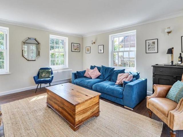4 bedroom detached house to rent