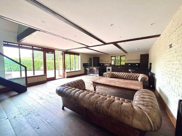 4 bedroom detached house to rent