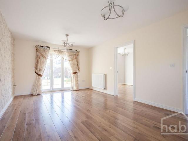 4 bedroom detached house to rent
