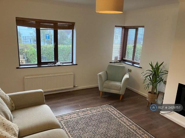 4 bedroom detached house to rent