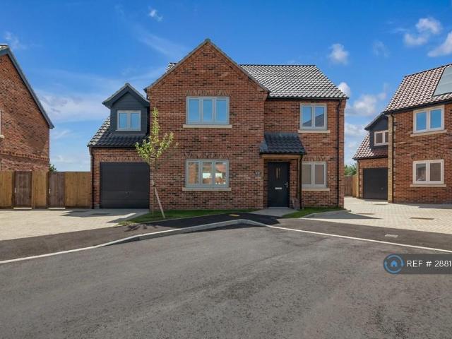 4 bedroom detached house to rent