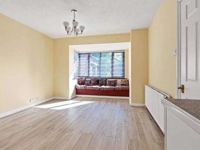4 bedroom detached house to rent