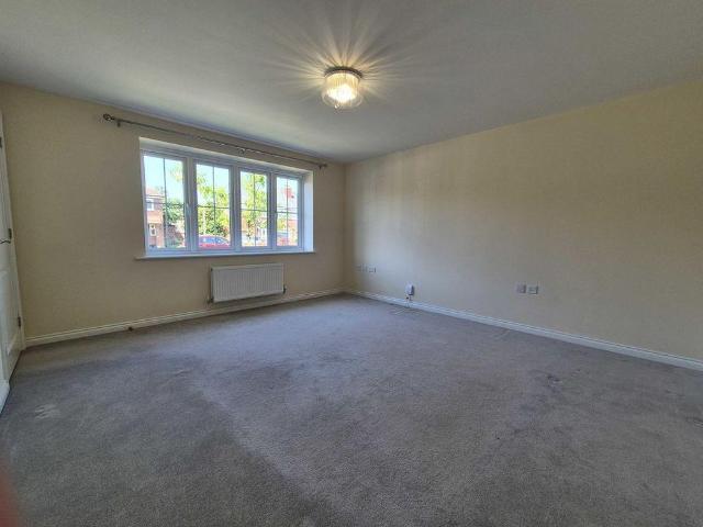 4 bedroom detached house to rent