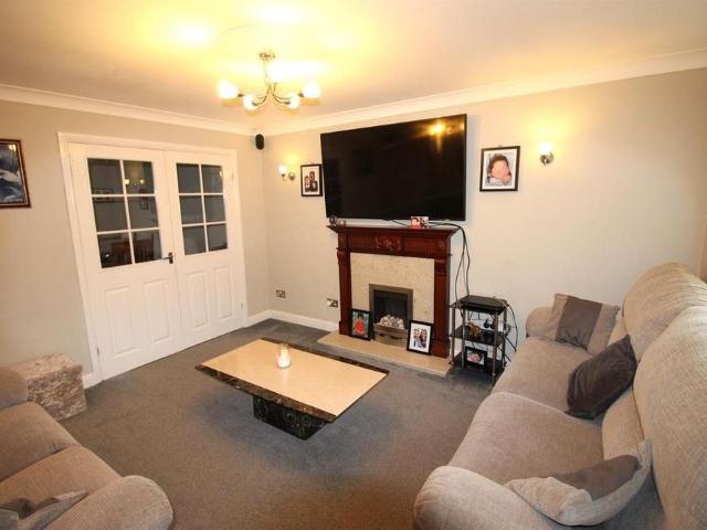 4 bedroom detached house to rent