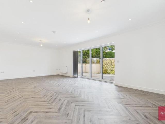 4 bedroom detached house to rent