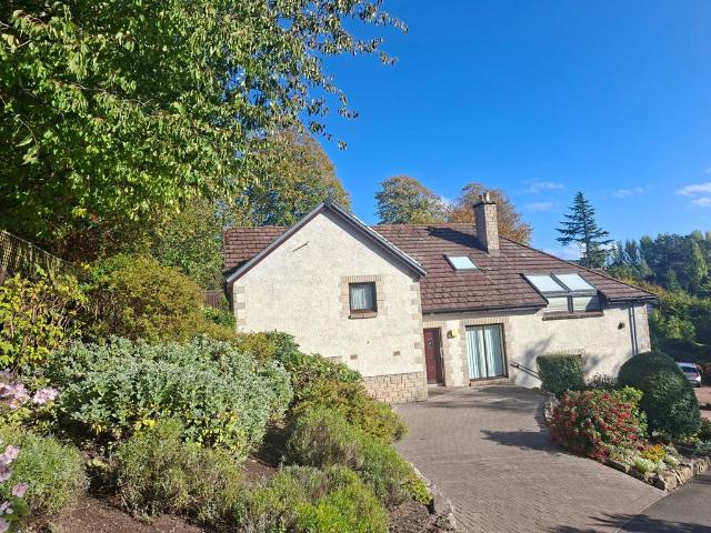 4 bedroom detached house to rent