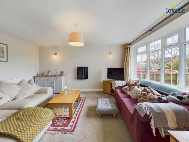 4 bedroom detached house to rent