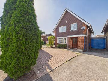 4 bedroom detached house to rent