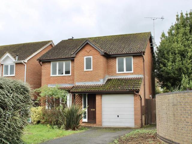 4 bedroom detached house to rent