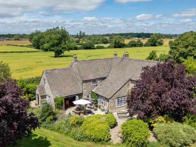 4 bedroom detached house to rent