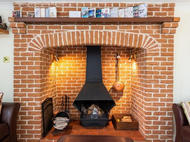 4 bedroom detached house to rent