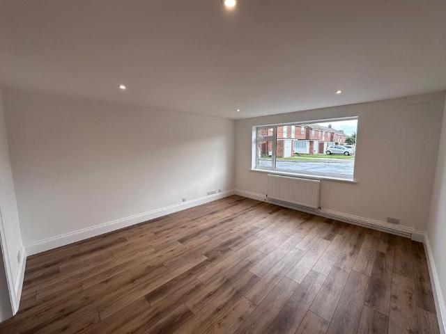4 bedroom detached house to rent