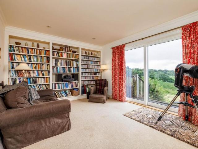 4 bedroom detached house to rent