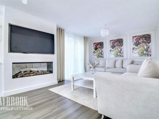 4 bedroom detached house to rent